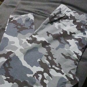 No Boundaries Gray Camouflage Pants